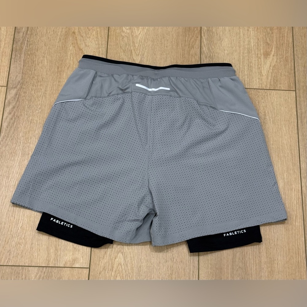 Fabletics Kadence Lined Shorts Mens M Gray 5” Athletic NWT - Picture 3 of 7